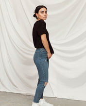 Load image into Gallery viewer, Women's Essential Tee (Standard Fit - Black)